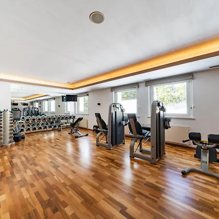 Alpine Club - Adults Only アローザ