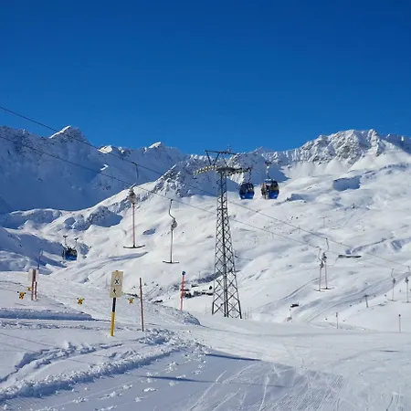 Alpine Club - Adults Only 4* Arosa