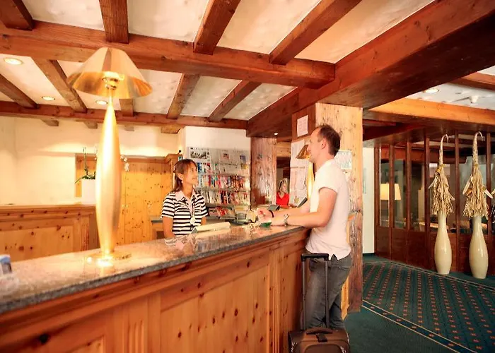 Szálloda Alpine Club - Adults Only Arosa